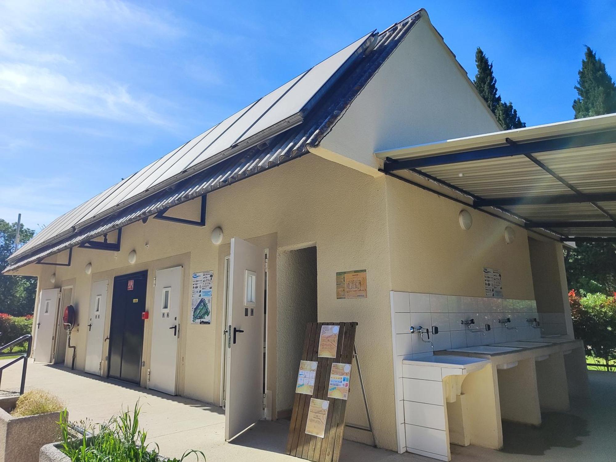 Camping Porte Des Alpilles By M.A Destination Glamping Сент-Этьен-дю-Грес Экстерьер фото