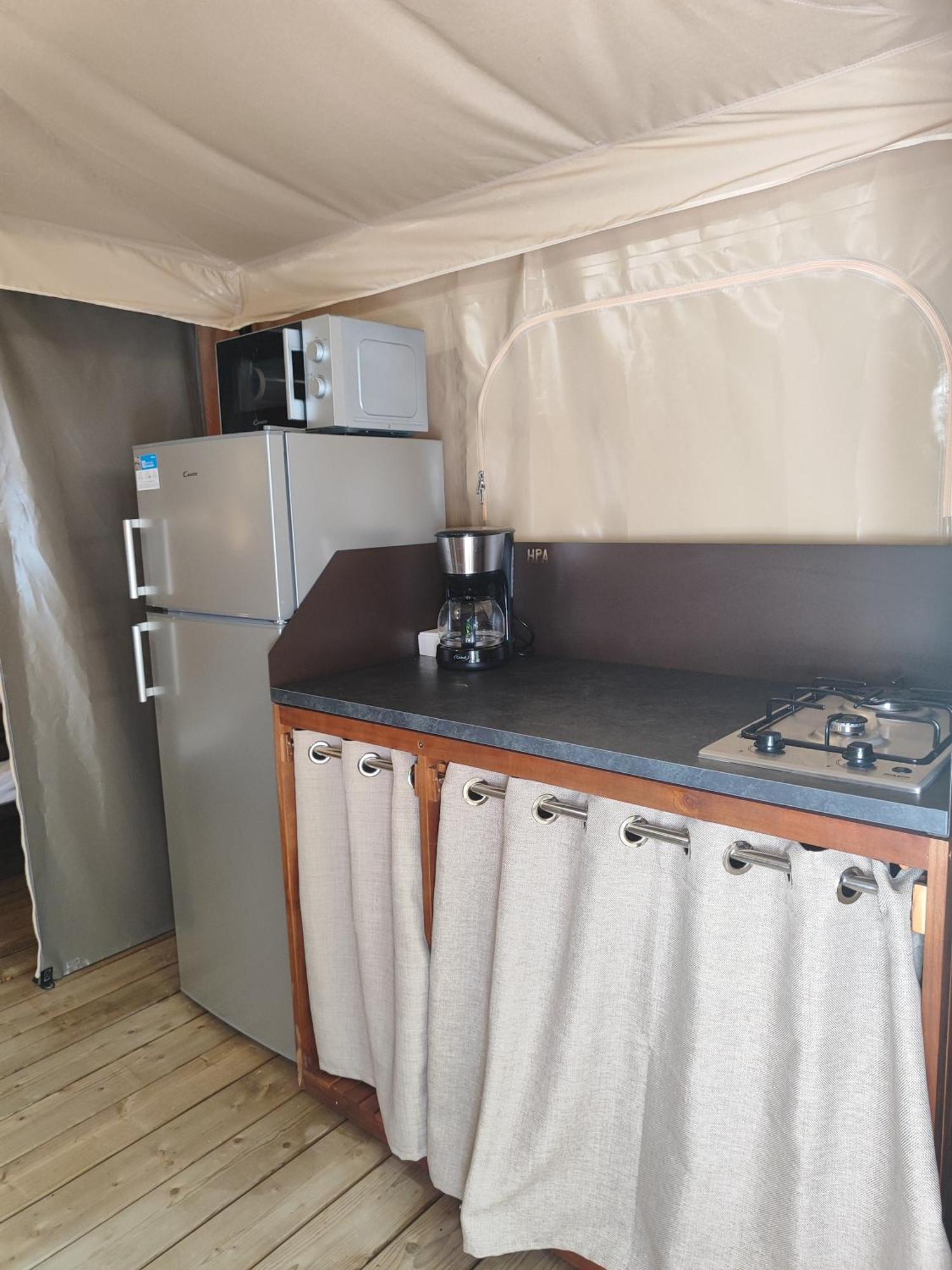 Camping Porte Des Alpilles By M.A Destination Glamping Сент-Этьен-дю-Грес Экстерьер фото