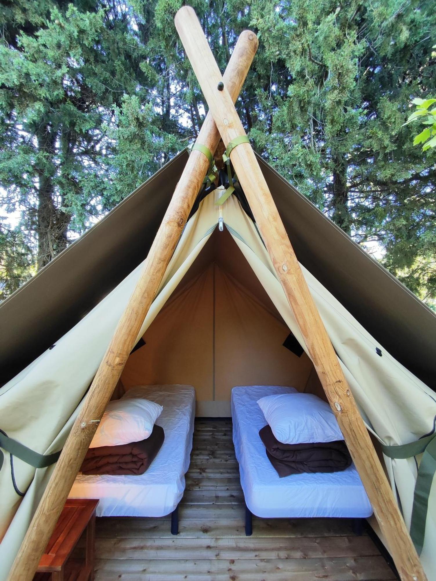 Camping Porte Des Alpilles By M.A Destination Glamping Сент-Этьен-дю-Грес Экстерьер фото