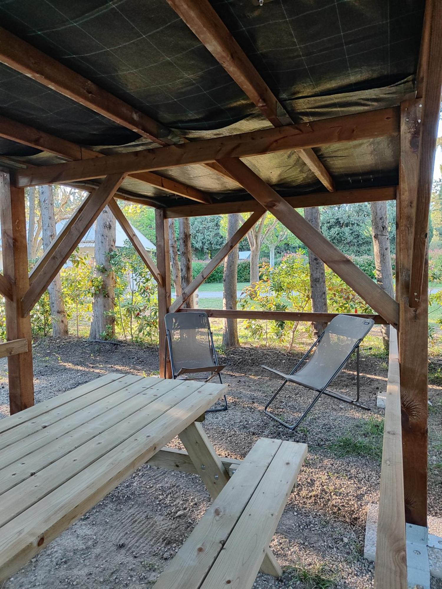 Camping Porte Des Alpilles By M.A Destination Glamping Сент-Этьен-дю-Грес Экстерьер фото