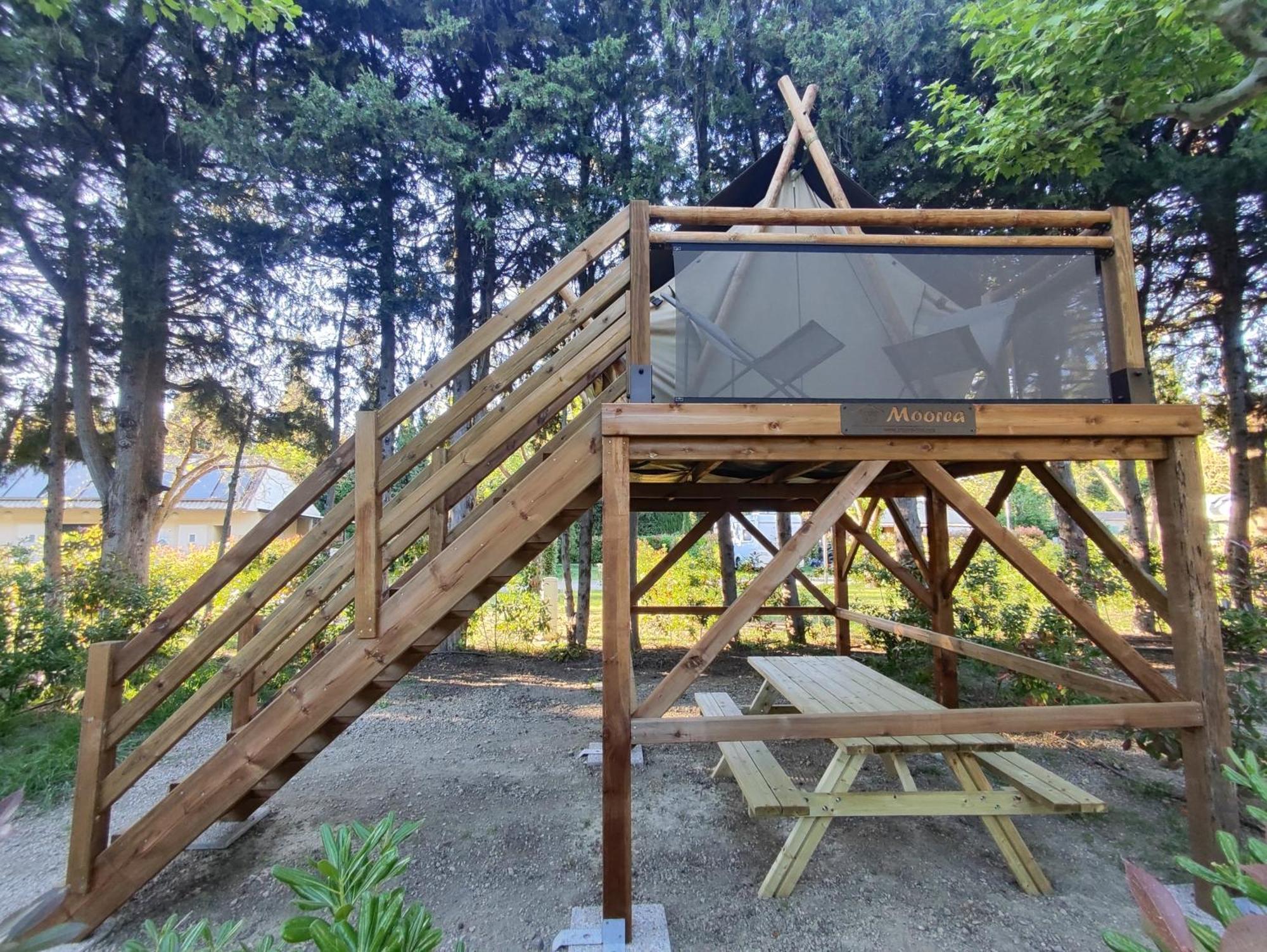 Camping Porte Des Alpilles By M.A Destination Glamping Сент-Этьен-дю-Грес Экстерьер фото
