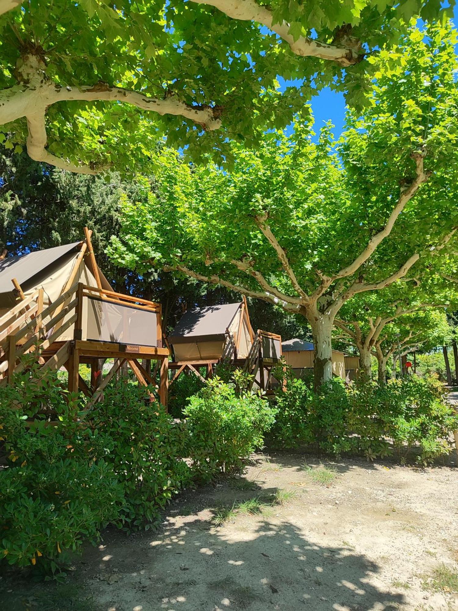 Camping Porte Des Alpilles By M.A Destination Glamping Сент-Этьен-дю-Грес Экстерьер фото