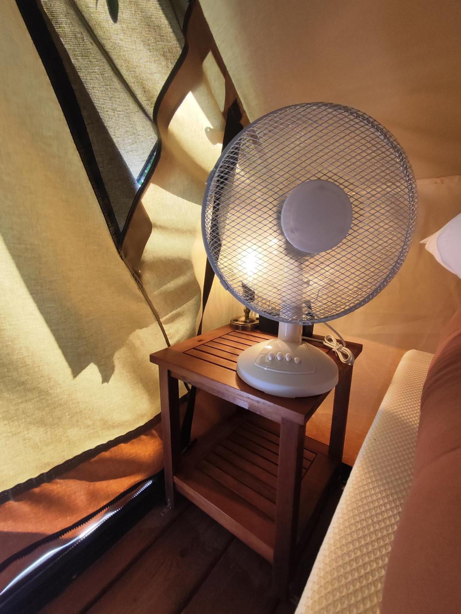 Camping Porte Des Alpilles By M.A Destination Glamping Сент-Этьен-дю-Грес Экстерьер фото