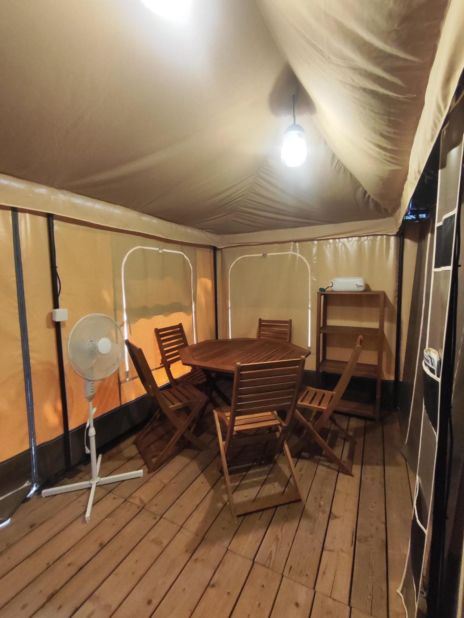 Camping Porte Des Alpilles By M.A Destination Glamping Сент-Этьен-дю-Грес Экстерьер фото